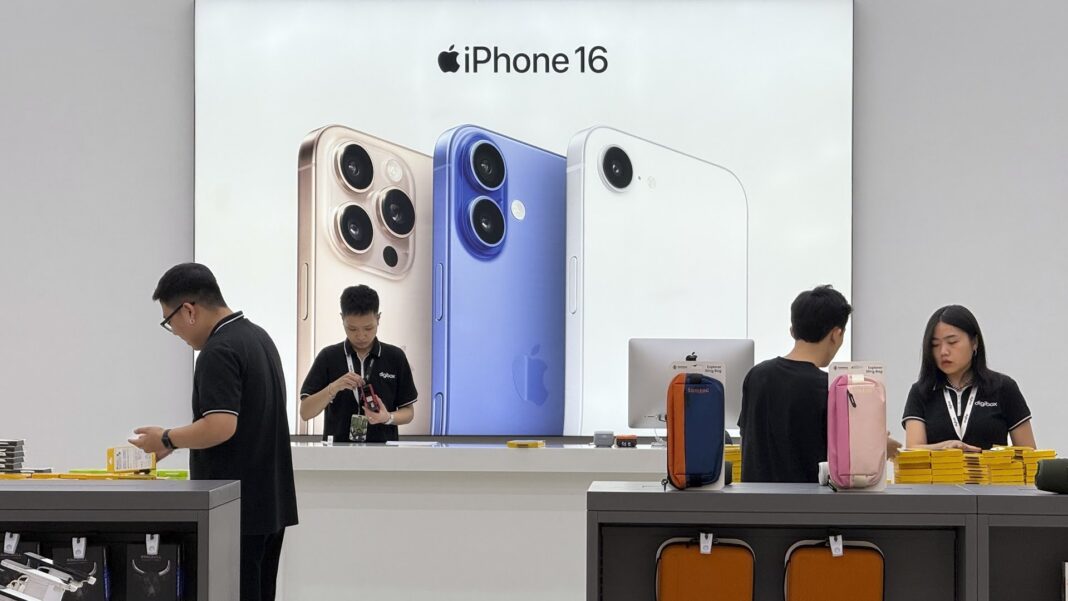 Trump amenaza con aranceles del 50% a la UE y de 25% a Apple si no fabrica sus iPhone en EEUU