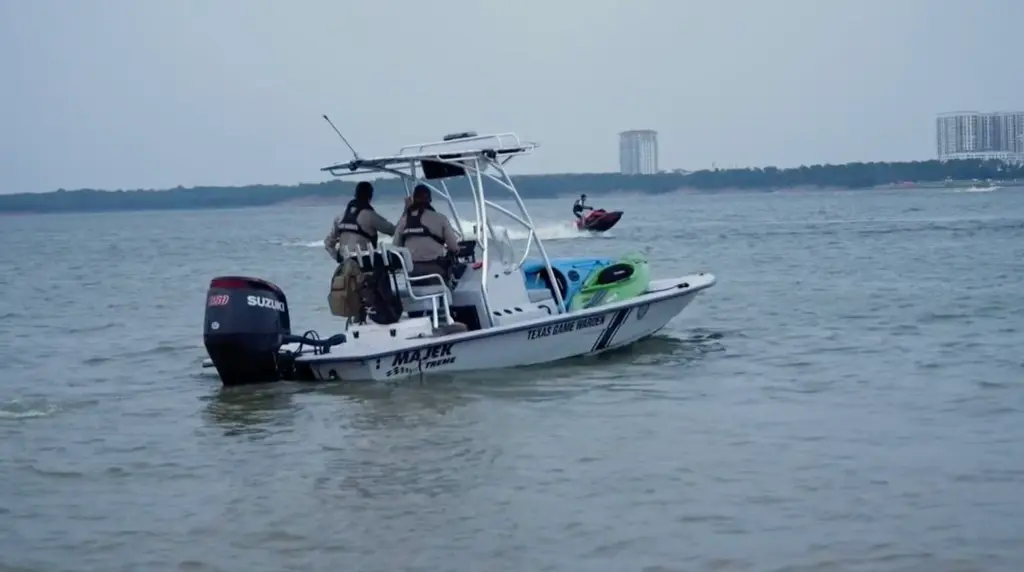 Adolescente que se unió recientemente a la Fuerza Aérea muere en un atropello con moto acuática en un lago de Texas — se publica foto del sospechoso