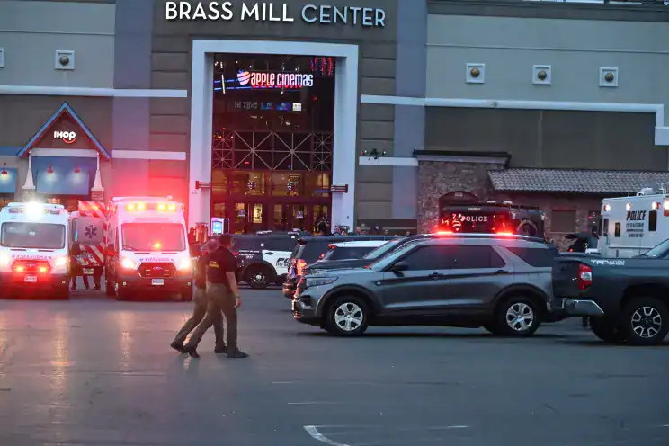 5 baleados en centro comercial en Connecticut; sospechoso bajo custodia