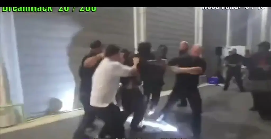 La ex estrella de la NFL Antonio Brown se vio involucrada en una pelea afuera de un evento de boxeo en Miami cuando se escucharon disparos.