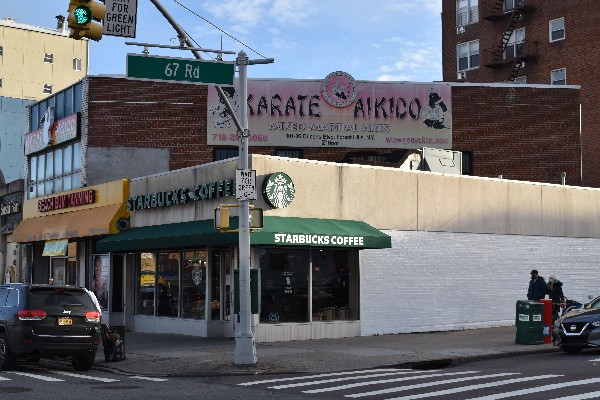 Hombre de Queens golpea en la cara a niña de 9 años y le arranca la punta del dedo a oficial
