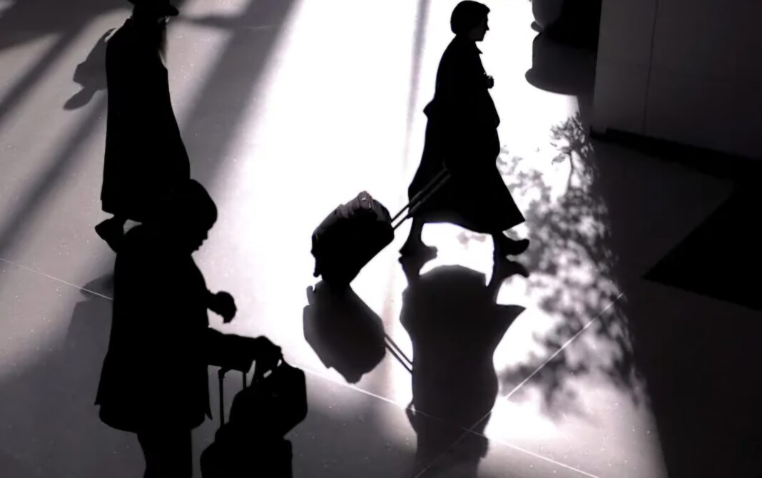 Fallo de línea de telecomunicaciones de reserva causó el apagón del aeropuerto de Newark, NJ, cuyas operaciones al parecer va de mal en peor