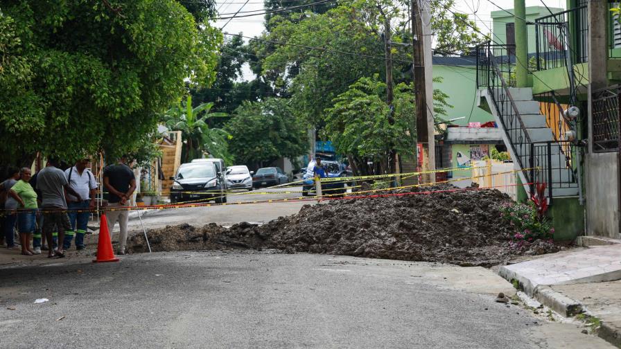 Insólito testimonio de menor que duró ocho horas atrapada en alcantarilla logró sobrevivir, su héroe narra la odisea, en RD