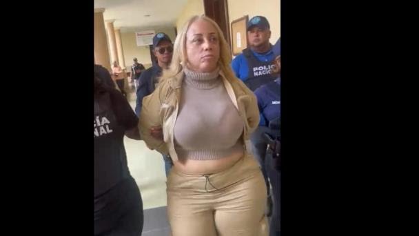 Arrestan a la comunicadora Claudia Pérez, conocida como la Tora, asegura por orden de diputado del PRM, Gory Moya, y horas más tarde la liberan