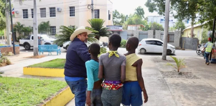 Alcalde de Dajabón denuncia que menores haitianos habrían abusado de una niña en un cementerio