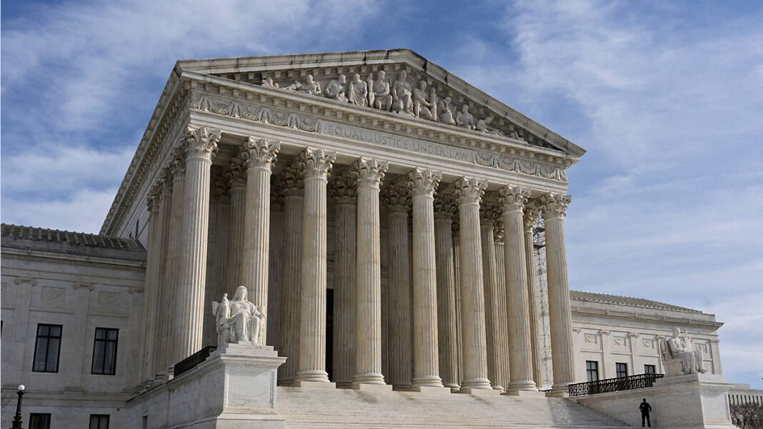 Corte Suprema rechaza el intento de Trump de reanudar las deportaciones de venezolanos en virtud de una ley del siglo XVIII