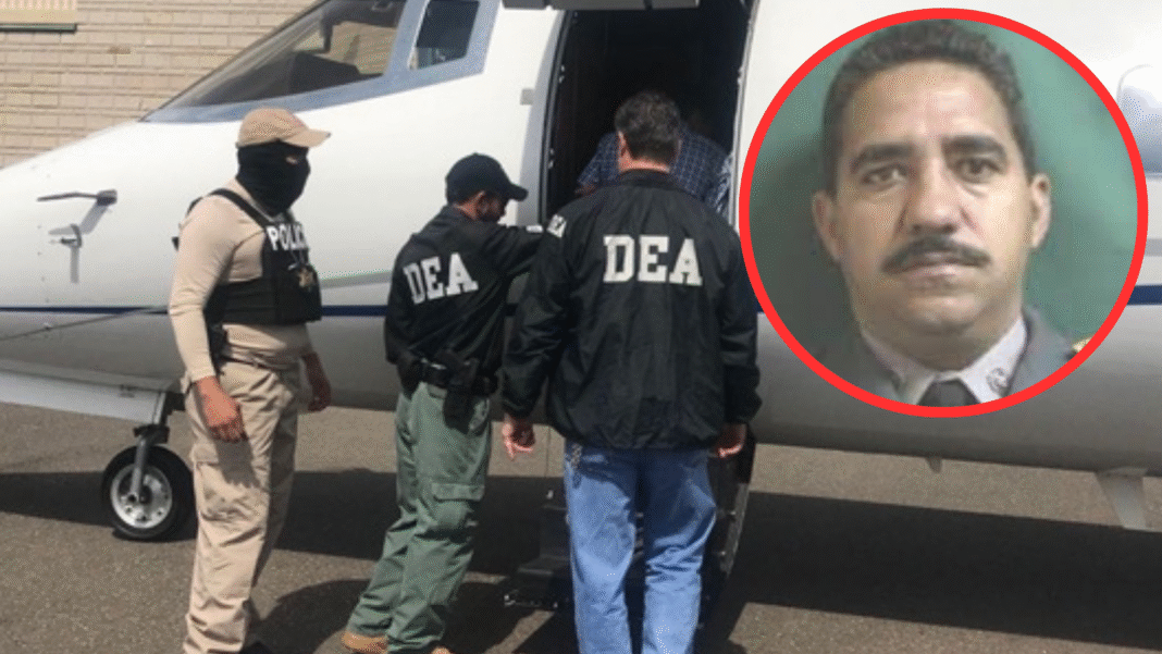 General dominicano podría enfrentar 10 años de prisión o cadena perpetua por narcotráfico; se entrega a la DEA General dominicano podría enfrentar 10 años de prisión o cadena perpetua por narcotráfico; se entrega a la DEA