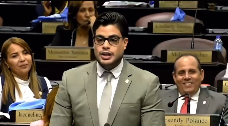 Diputado del PLD por Santiago exige justicia por tragedia discoteca Jet Set, desapariciones misteriosas de niño Roldany y turista Sudiksha Diputado del PLD por Santiago exige justicia por tragedia discoteca Jet Set, desapariciones misteriosas de niño Roldany y turista Sudiksha