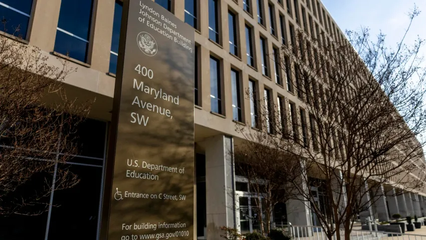 Gobierno de Trump retrocede: no recortará beneficios por préstamos estudiantiles en mora