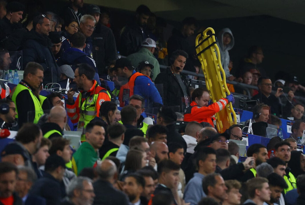 Fanático que presenciaba la final de la UEFA Nations League entre Portugal y España murió al caer desde una de las tribunas del Allianz Arena de Múnich, Alemania, estadio donde se disputó el duelo Fanático que presenciaba la final de la UEFA Nations League entre Portugal y España murió al caer desde una de las tribunas del Allianz Arena de Múnich, Alemania, estadio donde se disputó el duelo