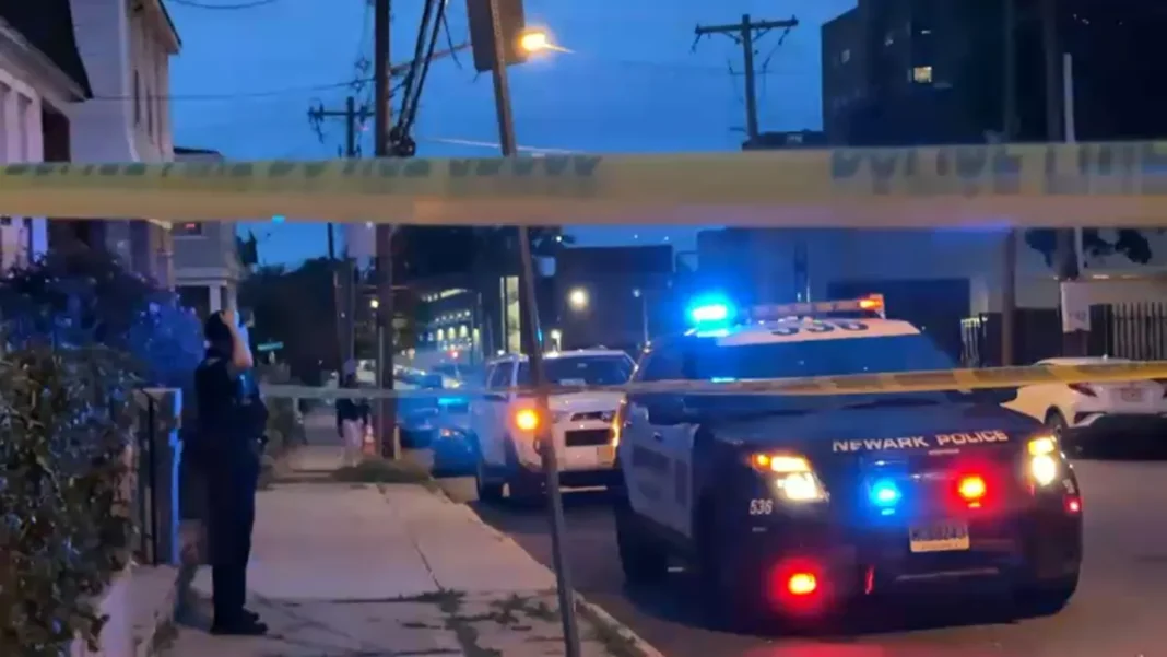 Balaceras dejan dos adolescentes heridos y uno muerto en 24 horas en Newark, según las autoridades