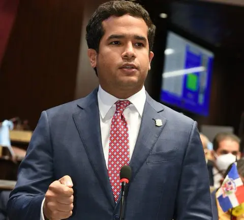 Senador dominicano Omar Fernández afirma que la soberanía nacional no es negociable : “Cualquiera con estatus migratorio irregular en RD debe regresar a su país» Senador dominicano Omar Fernández afirma que la soberanía nacional no es negociable : “Cualquiera con estatus migratorio irregular en RD debe regresar a su país»