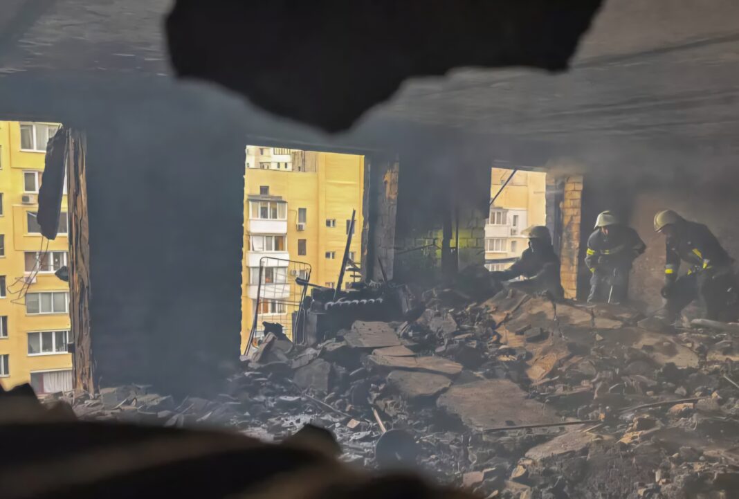 Al menos cinco muertos y 27 heridos tras un ataque aéreo «masivo» distintos puntos de Ucrania Al menos cinco muertos y 27 heridos tras un ataque aéreo «masivo» distintos puntos de Ucrania