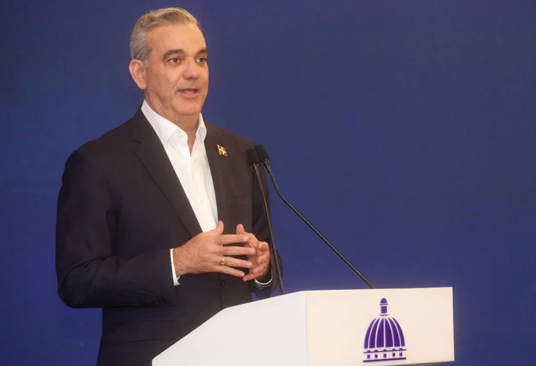 Presidente dominicano Abinader niega crisis financiera en Senasa y asegura continuidad del aporte estatal