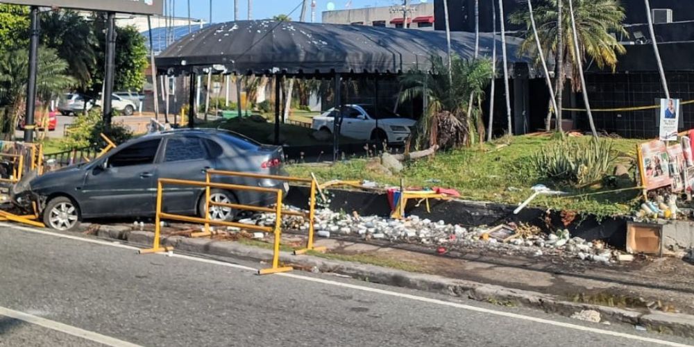 Mujer pierde control de vehículo frente a la discoteca Jet Set, sin víctimas reportadas, mientras a casi dos meses Ministerio Público es el gran ausente de la tragedia que cobró 236 muertes Mujer pierde control de vehículo frente a la discoteca Jet Set, sin víctimas reportadas, mientras a casi dos meses Ministerio Público es el gran ausente de la tragedia que cobró 236 muertes