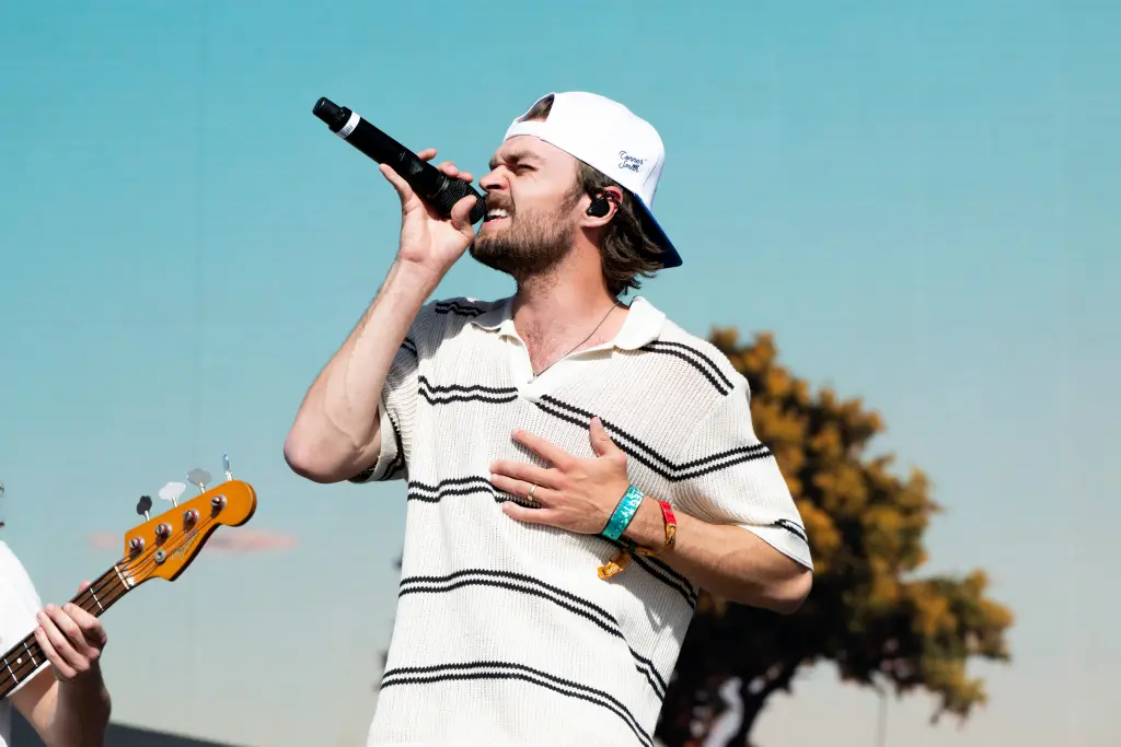 El cantante de country Conner Smith, de 24 años, mata a una mujer de 77 años en un presunto accidente automovilístico en un cruce peatonal. El cantante de country Conner Smith, de 24 años, mata a una mujer de 77 años en un presunto accidente automovilístico en un cruce peatonal.