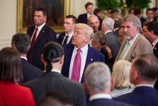 Trump reconoce que su política migratoria afecta a los agricultores y avanza «cambios» Trump reconoce que su política migratoria afecta a los agricultores y avanza «cambios»