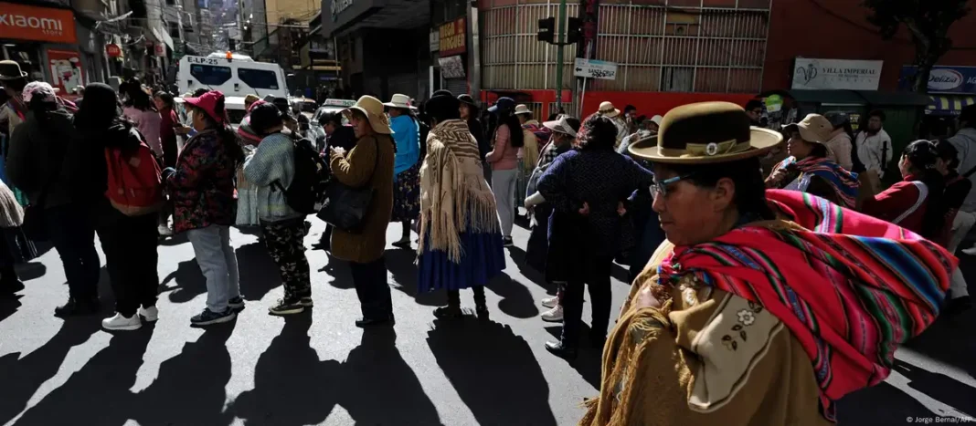 Protestas en Bolivia contra el veto a candidatura de Morales, piden renuncia del presidente