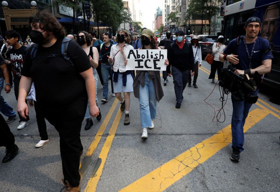 Trump revela cuándo las tropas pueden salir de Los Ángeles y le dice a Newsom que «haga un mejor trabajo» mientras los disturbios contra ICE generan caos Trump revela cuándo las tropas pueden salir de Los Ángeles y le dice a Newsom que «haga un mejor trabajo» mientras los disturbios contra ICE generan caos