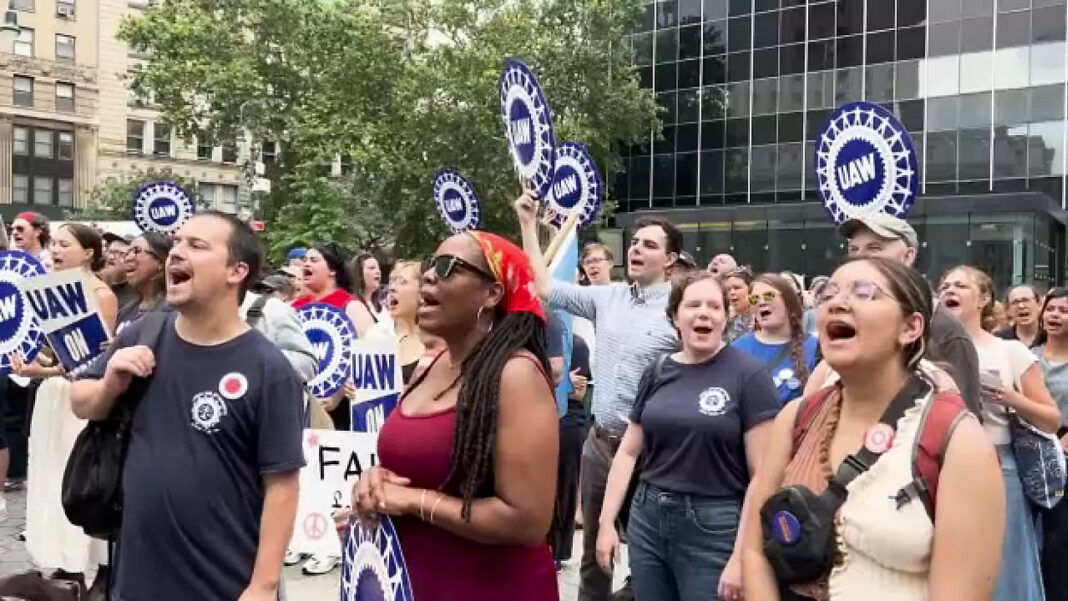 Cientos de trabajadores de servicios legales piden a la alcaldía de Nueva York mejores salarios Cientos de trabajadores de servicios legales piden a la alcaldía de Nueva York mejores salarios