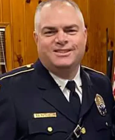 La hija del jefe de policía de Nueva Jersey lo acusa a él y a otros de abuso «ritualista» y años de agresión sexual: documentos judiciales La hija del jefe de policía de Nueva Jersey lo acusa a él y a otros de abuso «ritualista» y años de agresión sexual: documentos judiciales