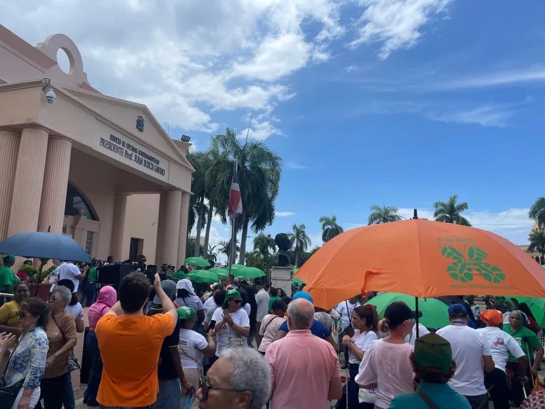 Organizaciones exigen Código Penal justo e inclusivo frente al Palacio Nacional Organizaciones exigen Código Penal justo e inclusivo frente al Palacio Nacional