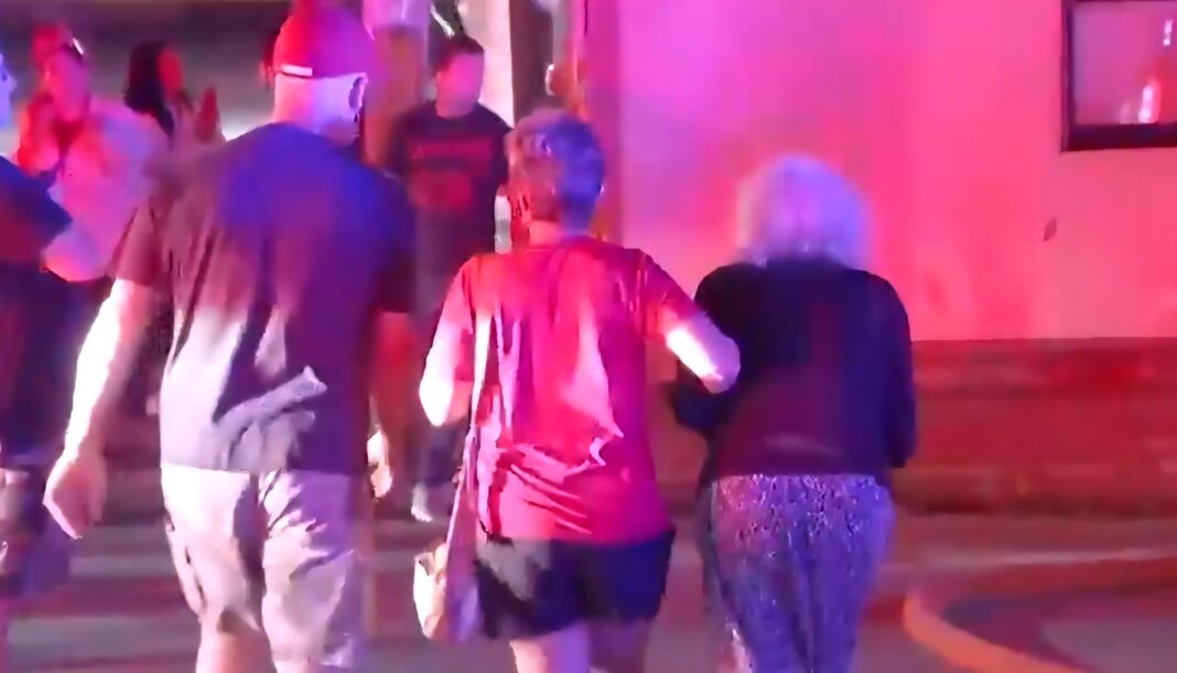 Al menos nueve muertos y 30 heridos tras incendio en una residencia para mayores en Massachusetts Al menos nueve muertos y 30 heridos tras incendio en una residencia para mayores en Massachusetts