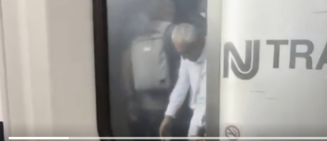 Una persona fue atropellada mortalmente por un tren cerca del aeropuerto de Newark, lo que provocó importantes retrasos Una persona fue atropellada mortalmente por un tren cerca del aeropuerto de Newark, lo que provocó importantes retrasos