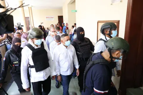 Aplazan para el próximo lunes conocimiento medidas de prisión preventiva contra 10 militares y civiles arrestados en Operación Lobo Aplazan para el próximo lunes conocimiento medidas de prisión preventiva contra 10 militares y civiles arrestados en Operación Lobo