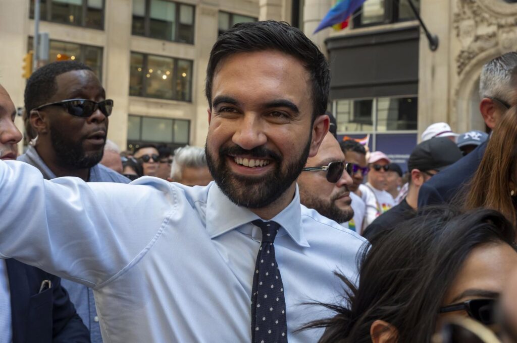 Zohran Mamdani criticó al NYPD — Argumentó que la policía no debería responder a llamadas de violencia doméstica Zohran Mamdani criticó al NYPD — Argumentó que la policía no debería responder a llamadas de violencia doméstica