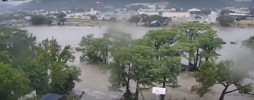 Al menos tres muertos, incluidos dos niños, tras inundaciones en Nuevo México Al menos tres muertos, incluidos dos niños, tras inundaciones en Nuevo México