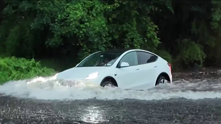Lluvias torrenciales provocan inundaciones repentinas en el área triestatal y caos en el transporte en Nueva York Lluvias torrenciales provocan inundaciones repentinas en el área triestatal y caos en el transporte en Nueva York