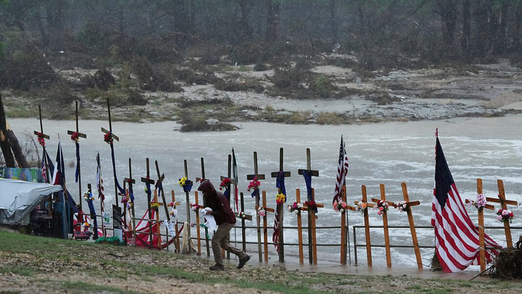 Suspenden búsqueda de víctimas de inundaciones en Texas ante advertencias de más lluvia Suspenden búsqueda de víctimas de inundaciones en Texas ante advertencias de más lluvia