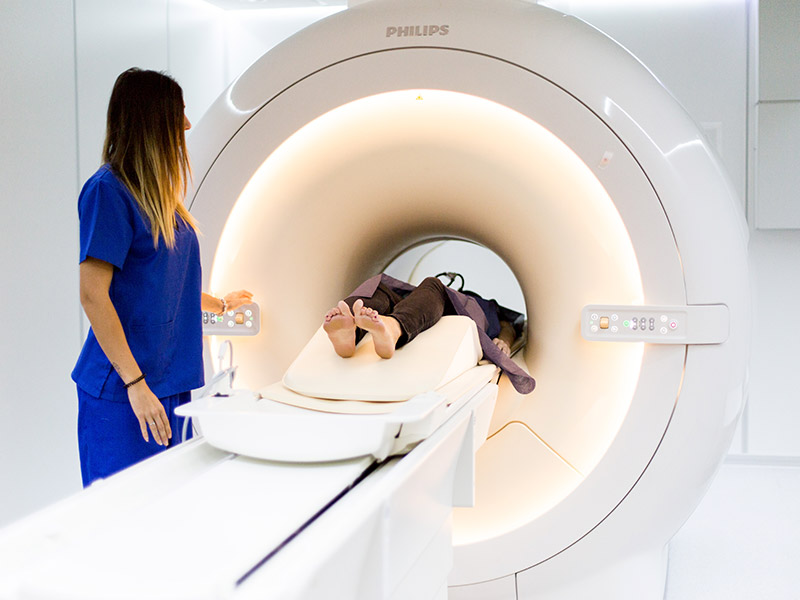 Hombre muere a causa de heridas tras ser “succionado” por máquina de resonancia magnética en NY Hombre muere a causa de heridas tras ser “succionado” por máquina de resonancia magnética en NY