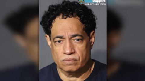 Hombre acusado de abusar de un niño dentro de su auto por $50 dólares, en Queens, Nueva York Hombre acusado de abusar de un niño dentro de su auto por $50 dólares, en Queens, Nueva York