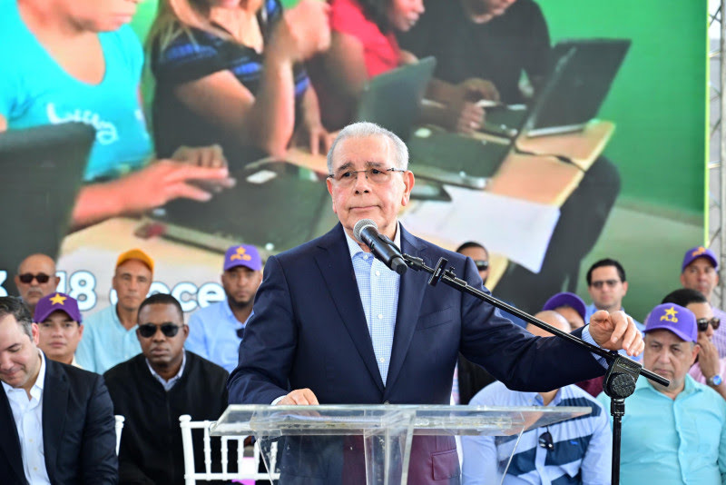 El expresidente Danilo Medina calificó como un «retroceso » y es inaceptable eliminar tanda extendida en escuelas de RD El expresidente Danilo Medina calificó como un «retroceso » y es inaceptable eliminar tanda extendida en escuelas de RD