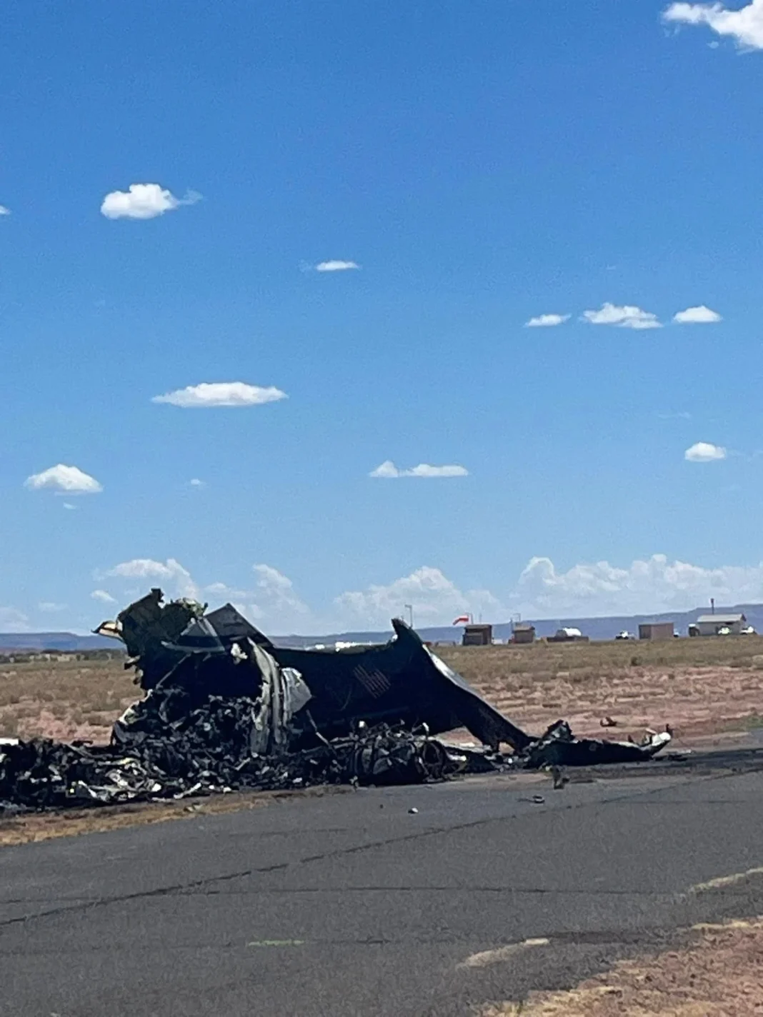 Cuatro muertos en un accidente de avión médico cerca del aeropuerto de Chinle, en el noreste de Arizona. Cuatro muertos en un accidente de avión médico cerca del aeropuerto de Chinle, en el noreste de Arizona.