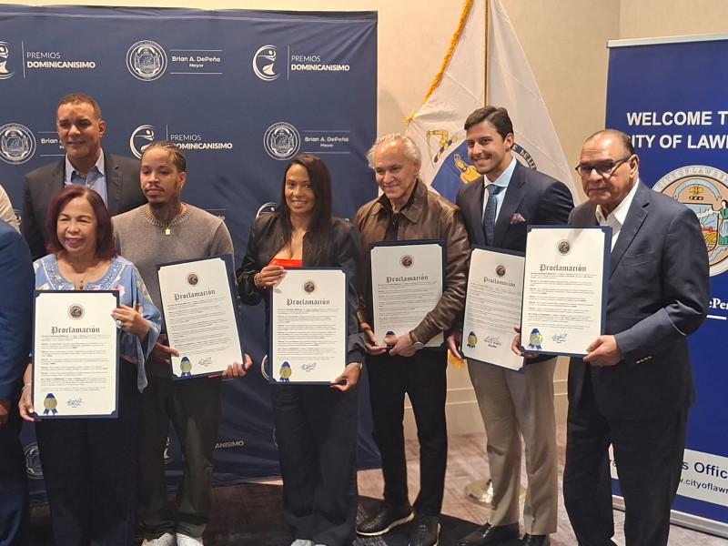 Alcaldía de Lawrence distingue a un grupo de dominicanos