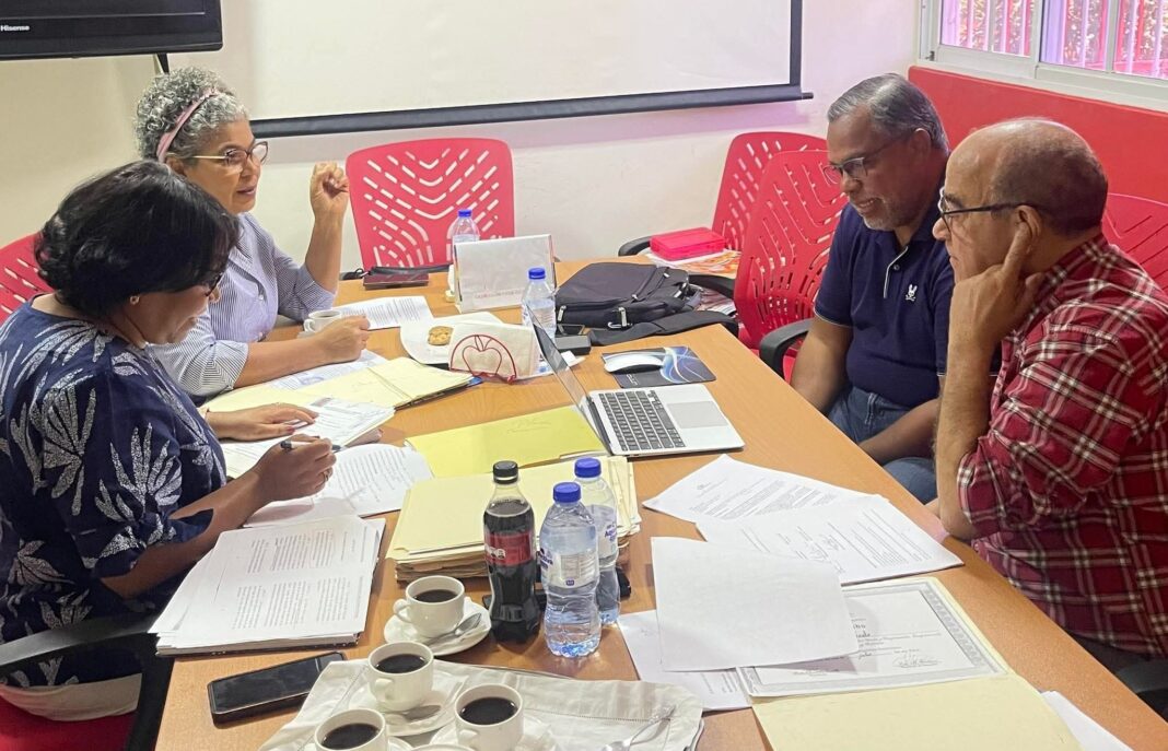 A los tontos periodistas del CDP que privan en no saber leer, ni escribir, ni discernir