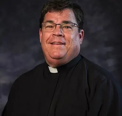 Sacerdote de Alabama acusado de tener relaciones sexuales con una stripper adolescente y pagarle miles de dólares para silenciarla