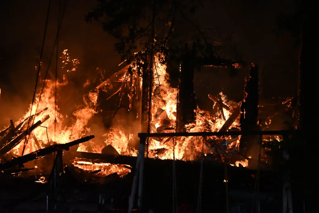 Una sinagoga histórica de Nueva Jersey fue destruida en un incendio masivo; el rabino y su familia escaparon ilesos «por suerte» Una sinagoga histórica de Nueva Jersey fue destruida en un incendio masivo; el rabino y su familia escaparon ilesos «por suerte»