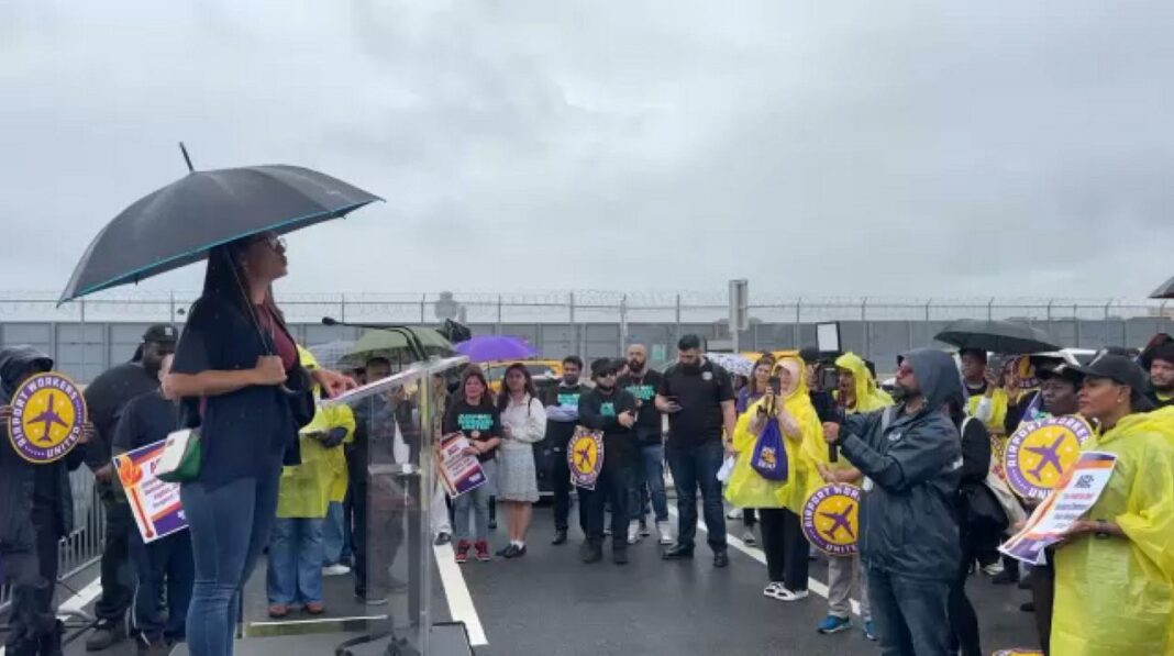 Trabajadores del Aeropuerto John F. Kennedy reclaman mejoras laborales