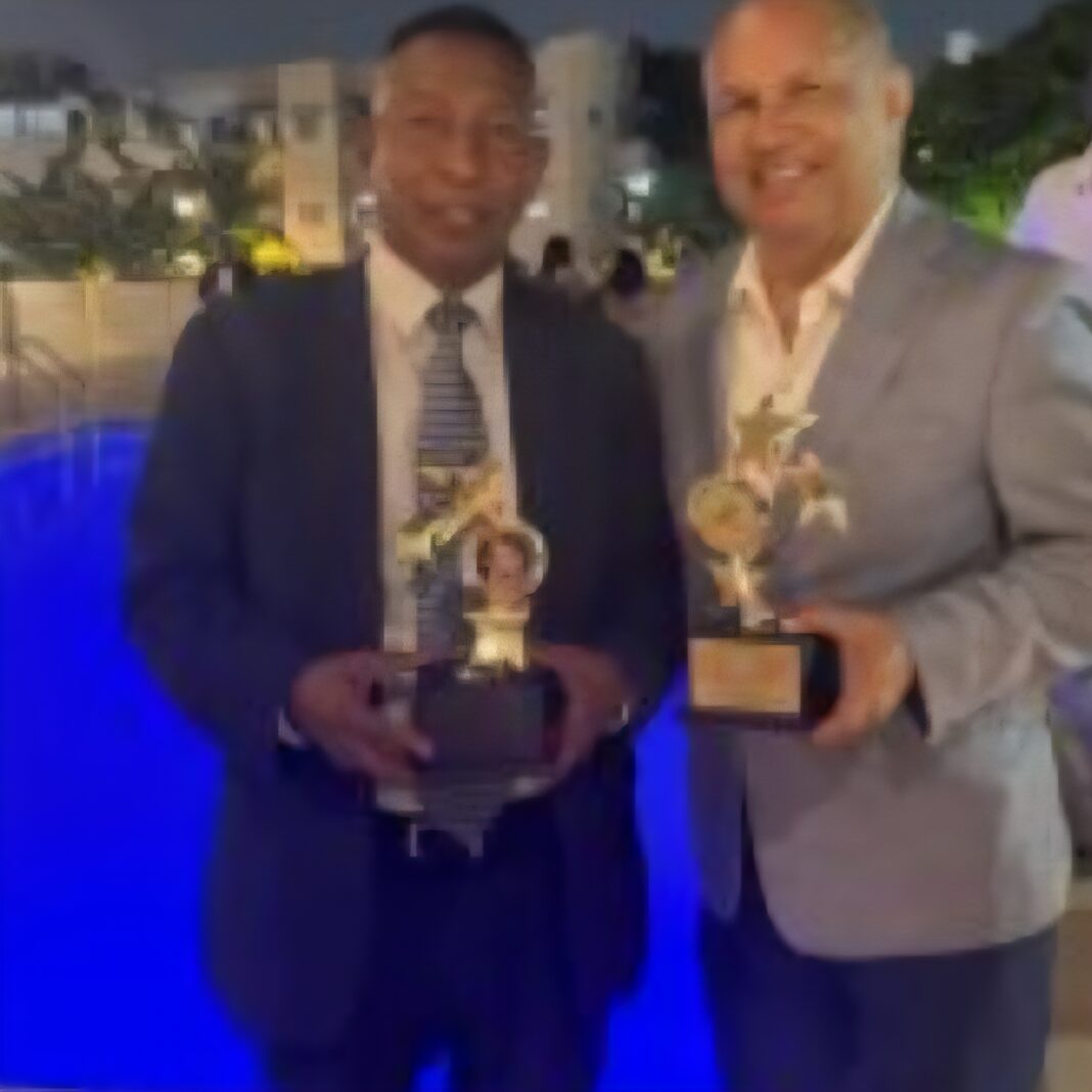 Reconocen en “Noche de New York en RD” a Erasmo Chalas Tejeda y a Santo Ramírez, alcalde de Baní Reconocen en “Noche de New York en RD” a Erasmo Chalas Tejeda y a Santo Ramírez, alcalde de Baní