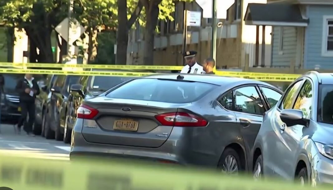 Cuatro adolescentes resultaron heridos durante un tiroteo en Westchester Square, en El Bronx el viernes por la tarde, según la policía de Nueva York