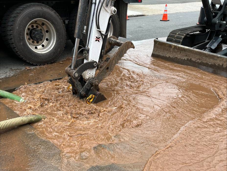 Rotura de tubería principal de agua en Paterson interrumpe servicio, genera alerta de hervir agua Rotura de tubería principal de agua en Paterson interrumpe servicio, genera alerta de hervir agua