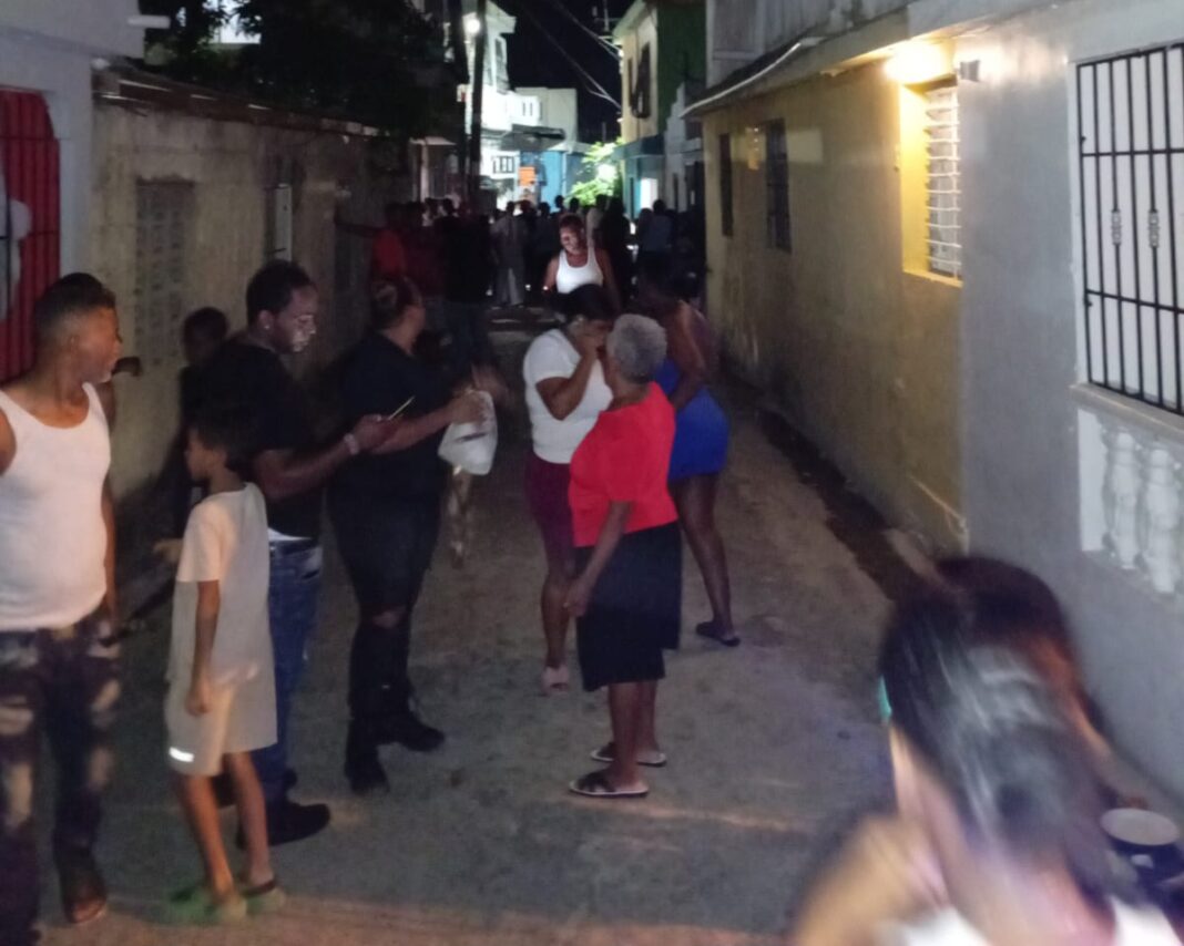 Mujer mata a sus tres hijos y se quita la vida en el Ensanche Isabelita, capital dominicana