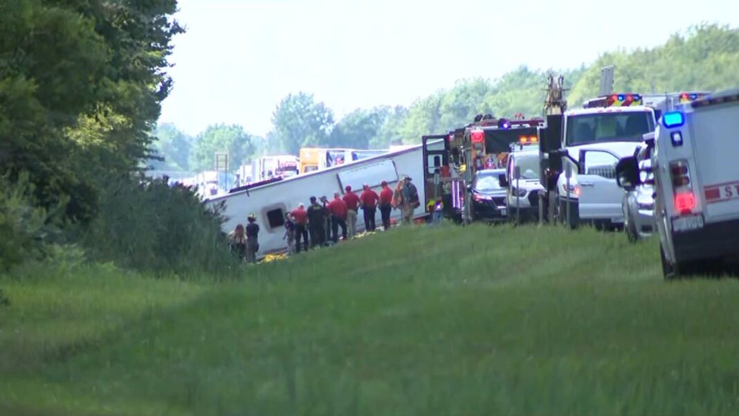 Al menos 5 muertos y decenas de heridos en un accidente de autobús turístico que volvía de las cataratas del Niágara hacia la ciudad de Nueva York