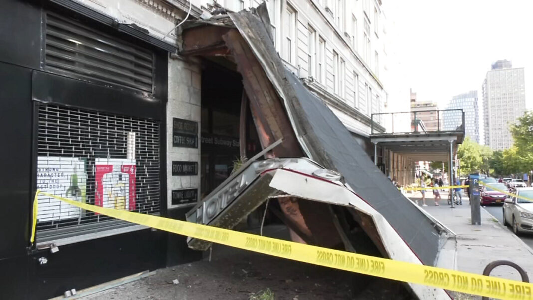 Estación de metro de Brooklyn permanece cerrada tras colapso de toldo; pequeño terremoto sacude el área de Nueva York Estación de metro de Brooklyn permanece cerrada tras colapso de toldo; pequeño terremoto sacude el área de Nueva York