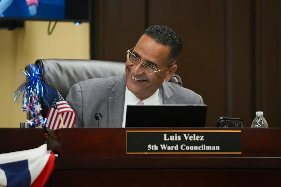 Concejal de Paterson acusado de presuntamente activar la alarma de incendios del Ayuntamiento Concejal de Paterson acusado de presuntamente activar la alarma de incendios del Ayuntamiento