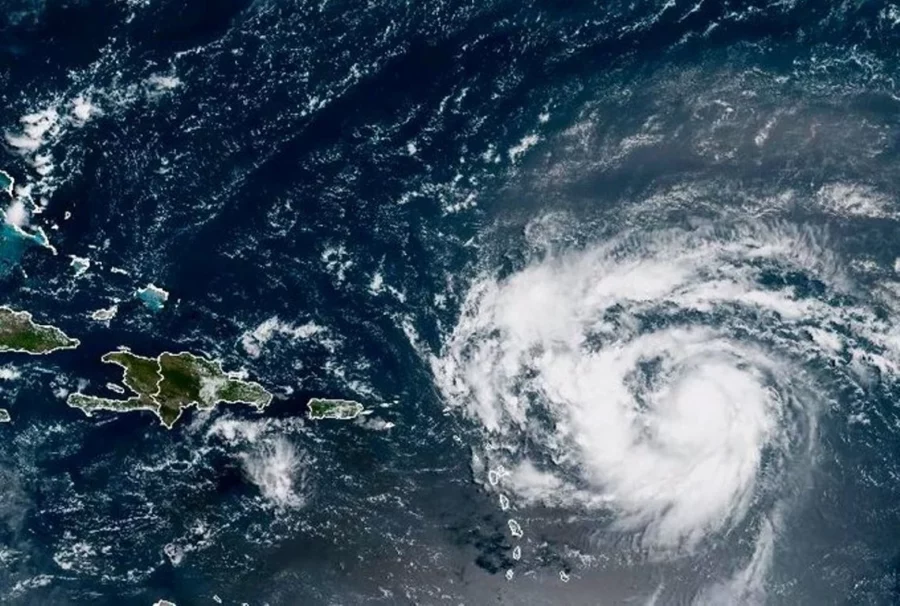 Erin sigue moviéndose hacia el oeste/noroeste de RD, se convirte en el primer huracán de la temporada del Atlántico